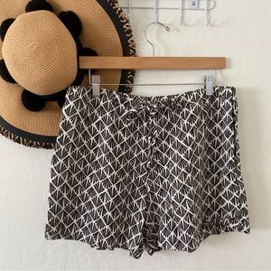 H&M Linen Blend Black & White Boho Print Shorts SZ Medium